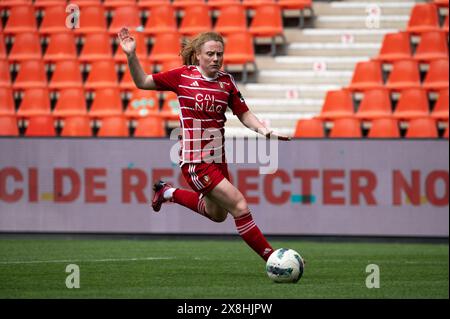 Liège, Belgique. 25 mai 2024. Liège, Belgique, 25 mai 2024 : Amber Barrett (9 Standard Femina) contrôle le ballon lors du match de Play-Off de la Super League du Lotto entre Standard Femina et le Club YLA au stade Maurice Dufrasne à Liège, Belgique (Martin Pitsch/SPP) crédit : SPP Sport Press photo. /Alamy Live News Banque D'Images