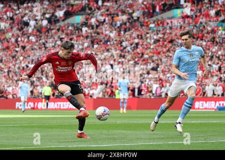Londres, Royaume-Uni. 25 mai 2024. Alejandro Garnacho de Manchester Utd marque son équipe 1er but. Finale de l'Emirates FA Cup, 2024, Manchester City v Manchester Utd au stade de Wembley à Londres le samedi 25 mai 2024. Usage éditorial exclusif. photo par Andrew Orchard/Andrew Orchard photographie sportive/Alamy Live News crédit : Andrew Orchard photographie sportive/Alamy Live News Banque D'Images