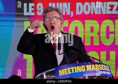 Jean-Luc Melenchon, ancien député du parti LFI intervient lors de la réunion à Marseille pour les élections européennes de 2024. A quelques jours des élections européennes du 9 juin, Jean-Luc Mélenchon a participé à la rencontre France Insoumise dans les quartiers nord de Marseille devant environ 1000 personnes. Banque D'Images