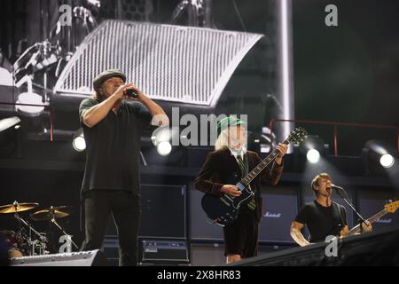 Reggio Emilia, Italie. 25 mai 2024. AC/DC (guitariste Angus Young et chanteur Brian Johnson) se produisant sur scène lors de leur tournée « Pwr/Up Tour au RCF Arena à Reggio Emilia, Italie, 25 mai 2024 - photo Michele Nucci crédit : Live Media Publishing Group/Alamy Live News Banque D'Images