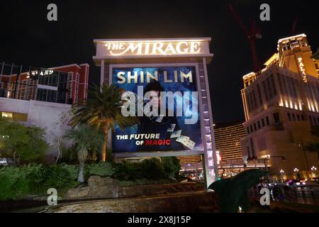 Las Vegas, Nevada, USA 14 mai 2024 Magician Shin Lim Limitless Marquee au Mirage Hotel & Casino sur Las Vegas Blvd, Las Vegas Strip le 14 mai 2024 à Las Vegas, Nevada, USA. Le Mirage ferme pour être démoli le 17 juillet 2024 et le Hard Rock Hotel remplacera son ouverture en 2027. Photo de Barry King/Alamy Stock photo Banque D'Images