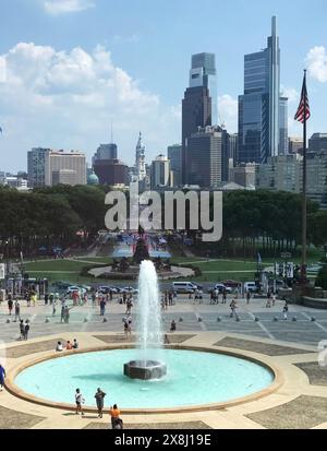 Vue sur la Benjamin Franklin Parkway depuis le Philadelphia Museum of Art. Banque D'Images