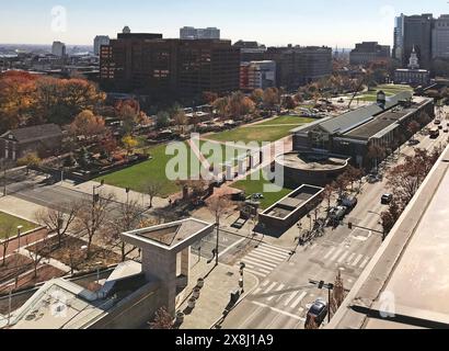 Une vue sur Independence Mall, y compris Independence Hall, dans la vieille ville de Philadelphie. Banque D'Images