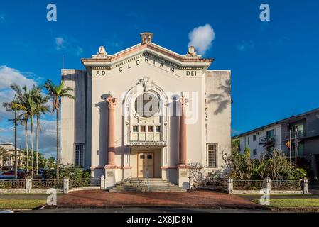 Cairns Masonic Temple est un ancien temple maçonnique construit au milieu des années 1930, classé au patrimoine de Cairns City, Queensland, maintenant propriété de l'Église catholique Banque D'Images