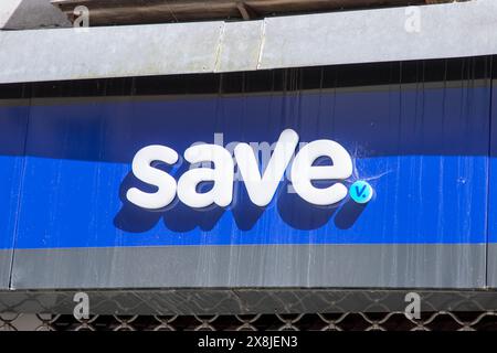 nantes , France - 05 22 2024 : enregistrer le texte de la marque et le logo du magasin pour la réparation de téléphone cellulaire et la chaîne de magasins de smartphones Banque D'Images