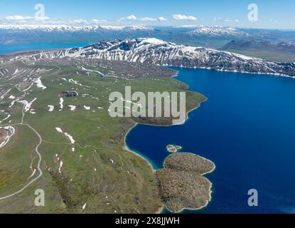 Le lac Nemrut est le deuxième plus grand lac de cratère au monde et le plus grand de Turquie. Banque D'Images