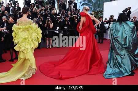 Cannes, France. 25 mai 2024. Les invités arrivent pour la cérémonie de clôture de la 77ème édition du Festival de Cannes à Cannes, dans le sud de la France, le 25 mai 2024. Crédit : Gao Jing/Xinhua/Alamy Live News Banque D'Images