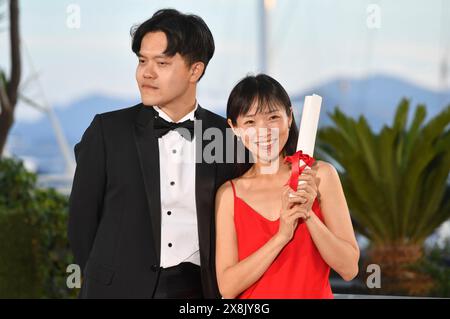 Chiang Wei Liang und You Qiao Yin mit dem Preis der besonderen Erwähnung für 'Mongrel' beim Photocall mit den Preisträgern auf dem Festival de Cannes 2024 / 77. Internationale Filmfestspiele von Cannes am Palais des Festivals. Cannes, 25.05.2024 Banque D'Images