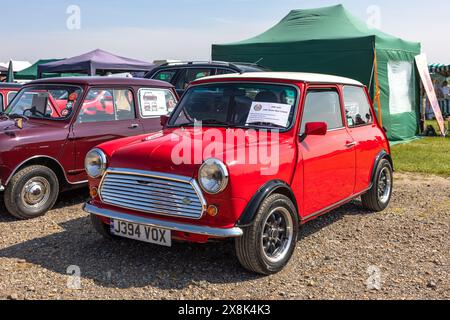 1991 Mini Cooper, exposée au Best of British Airshow organisé à Shuttleworth le 12 mai 2024. Banque D'Images
