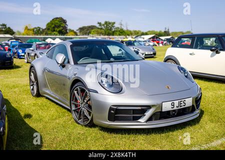 Porsche 911 Carrera 4S coupé 2020 exposé au Best of British Airshow qui s'est tenu à Shuttleworth le 12 mai 2024. Banque D'Images