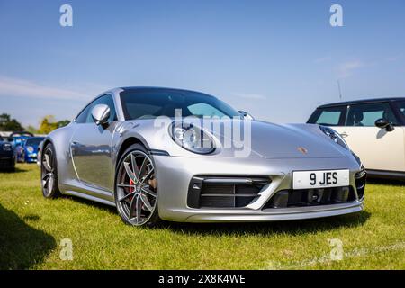 Porsche 911 Carrera 4S coupé 2020 exposé au Best of British Airshow qui s'est tenu à Shuttleworth le 12 mai 2024. Banque D'Images