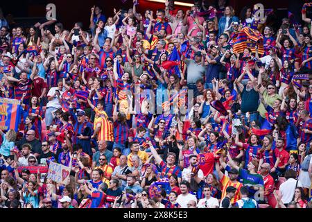 Bilbao, Espagne, 25 mai 2024 : les fans du FC Barcelone lors de la finale de la Ligue des Champions de l'UEFA entre le FC Barcelone et l'Olympique Lyonnais à l'Estadio de San Mames à Bilbao, Espagne. (Daniela Porcelli/SPP) crédit : SPP Sport Press photo. /Alamy Live News Banque D'Images