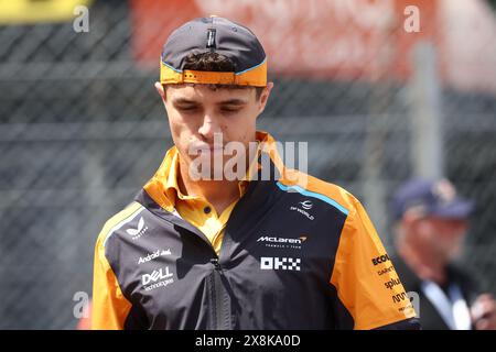 Monaco, Monaco. 26 mai 2024. Lando Norris, de McLaren, regarde le Grand Prix de F1 de Monaco sur le circuit de Monaco le 26 mai 2024 à Monte-Carlo, Monaco. Crédit : Marco Canoniero/Alamy Live News Banque D'Images