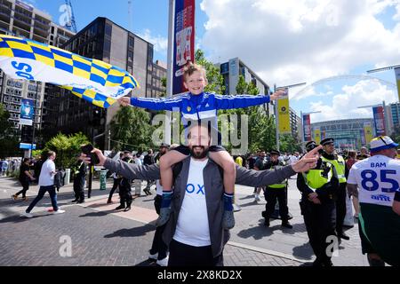 Les fans de Leeds United montrent leur soutien avant la finale des play-off du Sky Bet Championship au stade de Wembley, à Londres. Date de la photo : dimanche 26 mai 2024. Banque D'Images