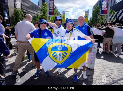 Les fans de Leeds United montrent leur soutien avant la finale des play-off du Sky Bet Championship au stade de Wembley, à Londres. Date de la photo : dimanche 26 mai 2024. Banque D'Images