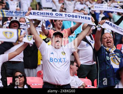 Londres, Royaume-Uni. 26 mai 2024. Les fans de Leeds ont Uni leurs forces lors du Sky Bet Championship match au stade de Wembley, à Londres. Le crédit photo devrait se lire comme suit : David Klein/Sportimage crédit : Sportimage Ltd/Alamy Live News Banque D'Images