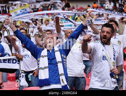 Londres, Royaume-Uni. 26 mai 2024. Les fans de Leeds ont Uni leurs forces lors du Sky Bet Championship match au stade de Wembley, à Londres. Le crédit photo devrait se lire comme suit : David Klein/Sportimage crédit : Sportimage Ltd/Alamy Live News Banque D'Images