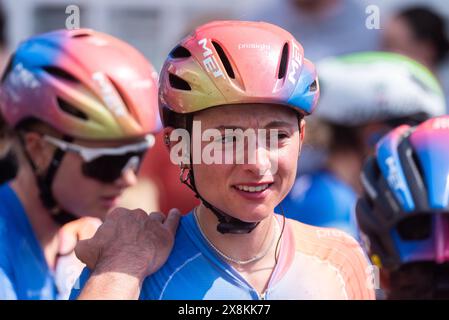 Chiara Consonni de l'UAE Team ADQ, chaude, après avoir participé à la course cycliste RideLondon classique Women's WorldTour 2024, étape deux à Maldon, Essex, Royaume-Uni Banque D'Images