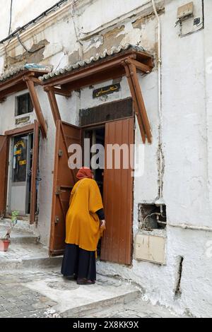 Femme algérienne dans la Casbah d'Alger Banque D'Images