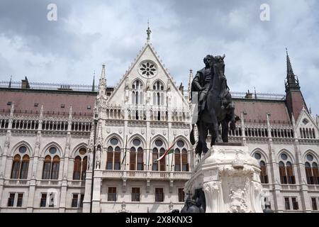 Statue de Gyula Andrássy à cheval devant le Parlement hongrois, Budapest, Hongrie Banque D'Images