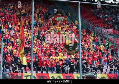 UTRECHT, PAYS-BAS - MAI 26 : les fans de Go Ahead Eagles lors de la finale des play offs de la Ligue européenne entre le FC Utrecht et Go Ahead Eagles au Stadion Galgenwaard le 26 mai 2024 à Utrecht, pays-Bas. (Photo de Henny Meyerink/BSR Agency) crédit : BSR Agency/Alamy Live News Banque D'Images