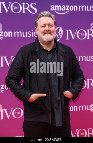 Guy Garvey de Elbow assiste aux Ivors 2024 au Grosvenor House Hotel à Londres. Banque D'Images