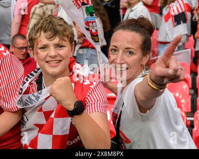 Londres, Royaume-Uni. 26 mai 2024. Les fans de Southampton célèbrent leur victoire dans la finale des play-off du championnat lors de la finale des play-off du championnat entre Leeds United et Southampton au stade de Wembley à Londres, en Angleterre. (David Horton/SPP) crédit : SPP Sport Press photo. /Alamy Live News Banque D'Images