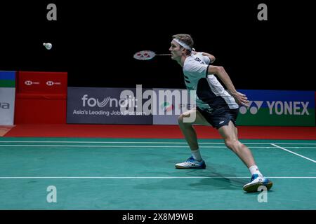 Kuala Lumpur, Malaisie. 26 mai 2024. Viktor Axelsen, du Danemark, joue contre Lee Zii Jia, de Malaisie (non représenté) lors de la finale en simple masculin du Perodua Malaysia Masters 2024 à l'Axiata Arena. Viktor Axelsen a gagné avec scores ; 21/20/21 : 6/22/13. Crédit : SOPA images Limited/Alamy Live News Banque D'Images