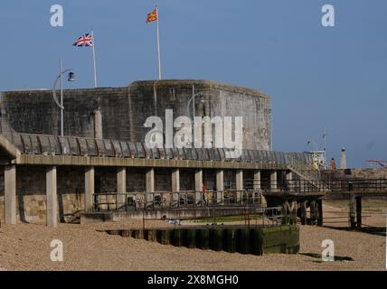 SENTIER CÔTIER ANGLAIS, BATTERIE SQUARE TOWER POINT, CASERNE POINT, MURS CHAUDS, VIEUX PORTSMOUTH, 2024 PIC MIKE WALKER 2024 Banque D'Images