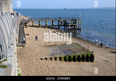 SENTIER CÔTIER ANGLAIS, VICTORIA PIER,, POINT BATTERIE, MURS CHAUDS, LA TOUR CARRÉE, OLD PORTSMOUTH, 2024 PIC MIKE WALKER 2024 Banque D'Images