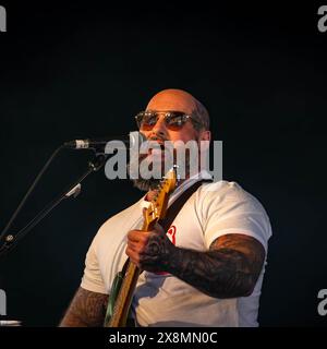 Warrington, Cheshire, Royaume-Uni. 25 mai 2024. Warrington Music Festival 2024, tenu dans l'ancien marché du Golden Square, a accueilli de nombreux groupes locaux, y compris 'The Bemonts' Credit : John Hopkins/Alamy Live News Banque D'Images