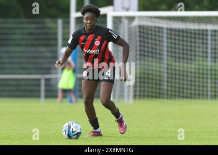 Aschheim, Allemagne. 26 mai 2024. Aschheim, Allemagne, 26 mai 2024 : Emily Wallrabenstein (4 Eintracht Frankfurt II) pendant le 2. Frauen-Bundesliga match entre le FC Bayern Munich II et l'Eintracht Frankfurt II au Sportpark Aschheim, Allemagne. (Sven Beyrich/SPP) crédit : photo de presse sportive SPP. /Alamy Live News Banque D'Images