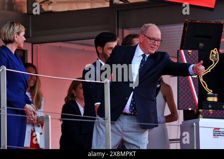 Monte Carlo, Monaco. 26 mai 2024. S.A.S. le Prince Albert de Monaco (mon) sur le podium. Championnat du monde de formule 1, Rd 8, Grand Prix de Monaco, dimanche 26 mai 2024. Monte Carlo, Monaco. Crédit : James Moy/Alamy Live News Banque D'Images