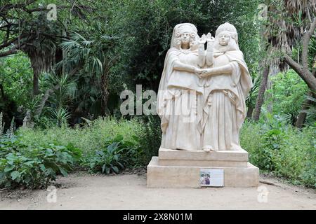 Sculpture des années 1920 de danseurs de l'ongle d'Ouled par Emile Gaudissard au jardin d'essai à Alger Banque D'Images