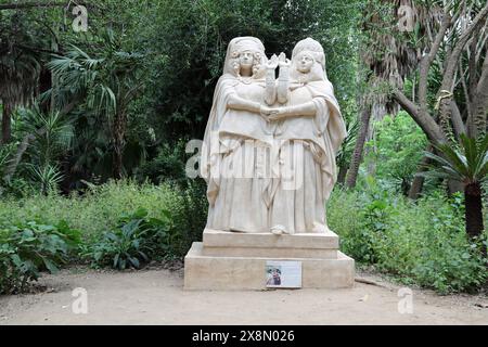 Sculpture des années 1920 de danseurs de l'ongle d'Ouled par Emile Gaudissard au jardin d'essai à Alger Banque D'Images