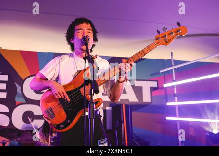 Jubilee Square, Brighton, ville de Brighton et Hove, East Sussex. Helsinki Lambda Club se produisant à Jubilee Square, Brighton dans le cadre du festival de musique Great Escape 2024. David Smith/Alamy News Banque D'Images