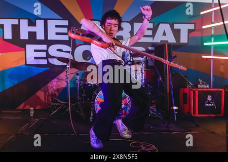 Jubilee Square, Brighton, ville de Brighton et Hove, East Sussex. Helsinki Lambda Club se produisant à Jubilee Square, Brighton dans le cadre du festival de musique Great Escape 2024. David Smith/Alamy News Banque D'Images