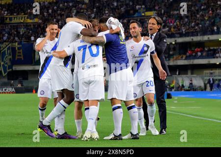 Vérone, Italie. 26 mai 2024. Inter Players célèbre à la fin du match Serie A match de football entre Hellas Verona et Inter au stade Marcantonio Bentegodi, nord de l'est Italie - dimanche 26 mai 2024. Sport - Soccer (photo de Paola Garbuioi/Lapresse) crédit : LaPresse/Alamy Live News Banque D'Images