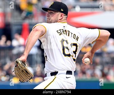 Pittsburgh, États-Unis. 26 mai 2024. Le lanceur des Pirates de Pittsburgh Hunter Stratton (63) lance la septième manche des Pirates 8-1 perdus contre les Braves d'Atlanta au PNC Park le dimanche 26 mai 2024 à Pittsburgh. Photo par Archie Carpenter/UPI crédit : UPI/Alamy Live News Banque D'Images