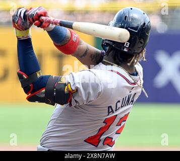 Pittsburgh, États-Unis. 26 mai 2024. Ronald Acuña Jr. (13 ans), l'outfielder des Braves d'Atlanta, double en première manche contre les Pirates de Pittsburgh le dimanche 26 mai 2024 à Pittsburgh. Photo par Archie Carpenter/UPI crédit : UPI/Alamy Live News Banque D'Images