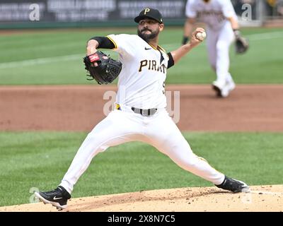 Pittsburgh, États-Unis. 26 mai 2024. Pittsburgh Pirates lanceur Martín Pérez (54) lance en deuxième manche contre les Braves d'Atlanta au PNC Park le dimanche 26 mai 2024 à Pittsburgh. Photo par Archie Carpenter/UPI crédit : UPI/Alamy Live News Banque D'Images