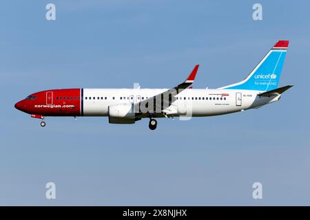 Copenhague, Danemark. 21 mai 2024. Un Boeing 737-800 norvégien avec le logo de l'UNICEF atterrissant à l'aéroport Kastrup de Copenhague. Le soutien de Norwegian à l'UNICEF consiste en des vols d'aide humanitaire, des collectes de fonds et des dons de clients et d'employés (photo de Fabrizio Gandolfo/SOPA images/Sipa USA) crédit : Sipa USA/Alamy Live News Banque D'Images