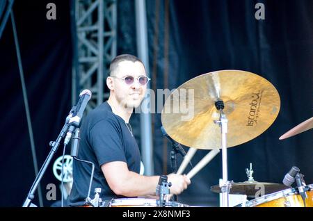 Londres, Royaume-Uni. 26 mai 2024. Chaque année, le jour férié de la fin du mois de mai commence la saison des festivals à londres avec l'une des meilleures fêtes autour. Cross the Tracks est la destination ultime pour tout le jazz, funk, soul et hip-hop. Plongez dans une gamme diversifiée de légendes patrimoniales, d'icônes actuelles et de nouveaux artistes. Cross the Tracks se déroule à Brockwell Park, au sud de Londres. Cette année, Envogue, BADBADNOTGOOD, Madlib, Freddie Gibbs, EVE, Channel One, The Sacred Souls et bien d'autres. Crédit : Kingsley Davis/Alamy Live News Banque D'Images