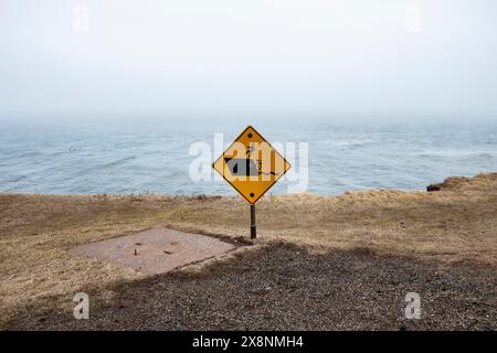 Panneau d'avertissement au phare d'East point à l'Île-du-Prince-Édouard, Canada Banque D'Images