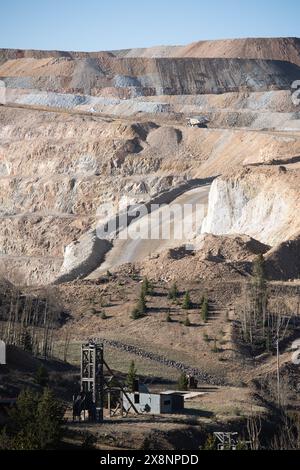 L'exploitation minière à ciel ouvert à Cripple Creek et Victor Gold mine, Victor, Colorado, près de la célèbre ville minière Cripple Creek dans les Rocky Mtns. Banque D'Images