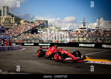 Monaco, Monaco. 25 mai 2024. Carlos Sainz, pilote espagnol de la Scuderia Ferrari, participe à la séance de qualification du Grand Prix de F1 de Monaco. (Photo de jure Makovec/SOPA images/SIPA USA) crédit : Sipa USA/Alamy Live News Banque D'Images