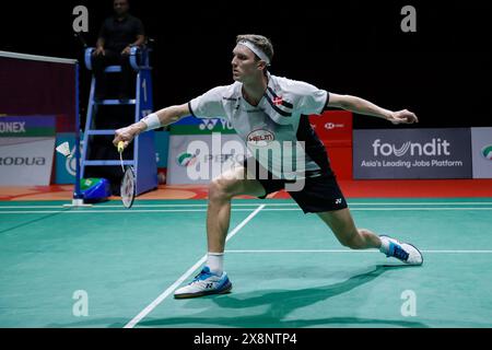 Kuala Lumpur, Malaisie. 26 mai 2024. Viktor Axelsen, du Danemark, joue contre Lee Zii Jia, de Malaisie (non représenté) lors de la finale en simple masculin du Perodua Malaysia Masters 2024 à l'Axiata Arena. Viktor Axelsen a gagné avec scores ; 21/20/21 : 6/22/13. (Photo de Wong Fok Loy/SOPA images/SIPA USA) crédit : SIPA USA/Alamy Live News Banque D'Images