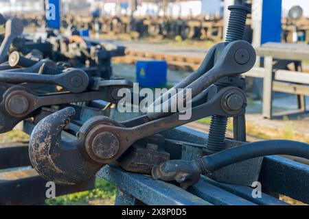 Essieux montés pour wagon de chemin de fer pendant la réparation d'attente à la jonction de chemin de fer Banque D'Images