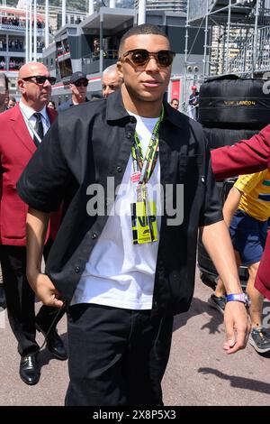 Monaco, Monaco. 26 mai 2024. Kylian Mbappe participe au GP de Monaco à Montecarlo, championnat du monde de formule 1 2024 le 26 mai 2024 à Monaco. Photo de Laurent Zabulon/ABACAPRESS. COM Credit : Abaca Press/Alamy Live News Banque D'Images