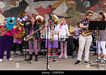 Seattle, États-Unis. 26 mai 2024. Le 53e festival annuel de la vie folklorique jour trois au Seattle Center. L'événement apporte quatre jours complets de musique, d'art, de nourriture et de divertissement à Seattle. Crédit : James Anderson/Alamy Live News Banque D'Images